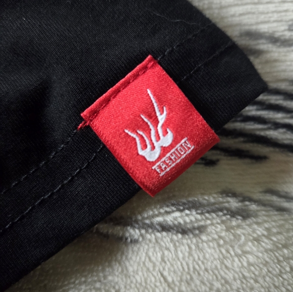 Plum Blossom Embroidered Tee Shirt - Picture 4 of 5